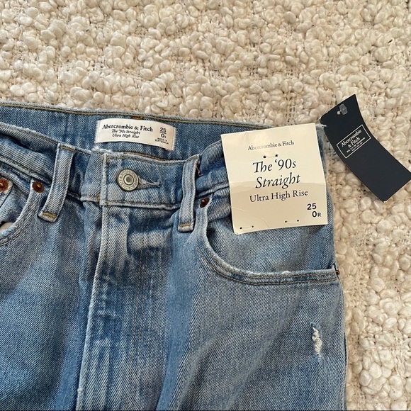 Abercrombie NWT the 90s straight ultra high rise light wash distressed jeans 25 - Picture 3 of 3